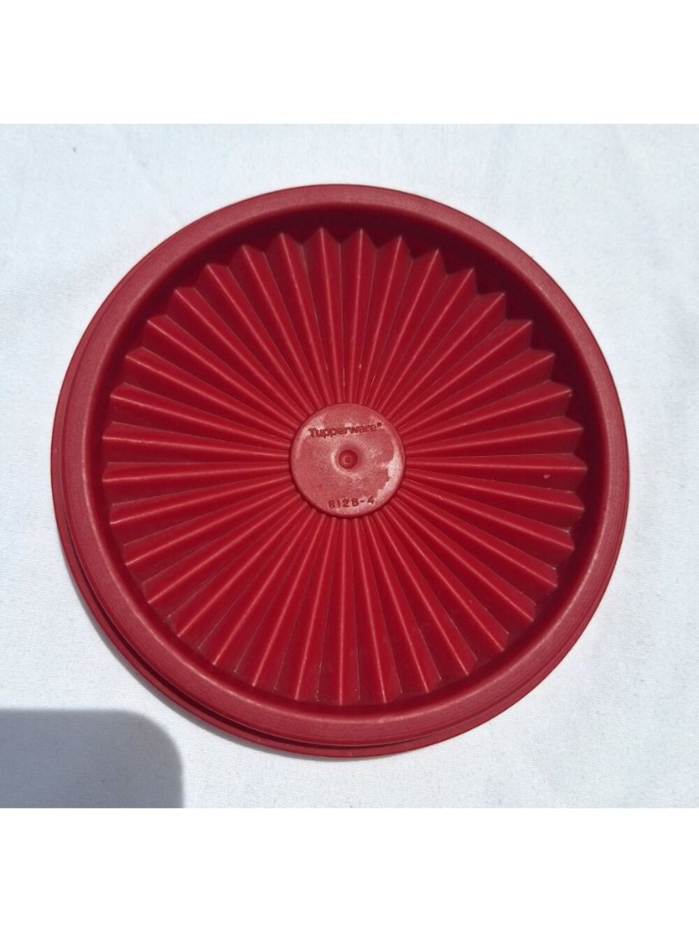 Tupperware Servaliar 812 Dark Red 5 Inch Replacement Seal Round Lid - Picture 2 of 6